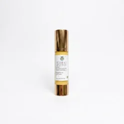 קרם פנים Rose Aura של Alamaz לטיפוח עור הפנים עם תמציות ורדים טבעיות.
